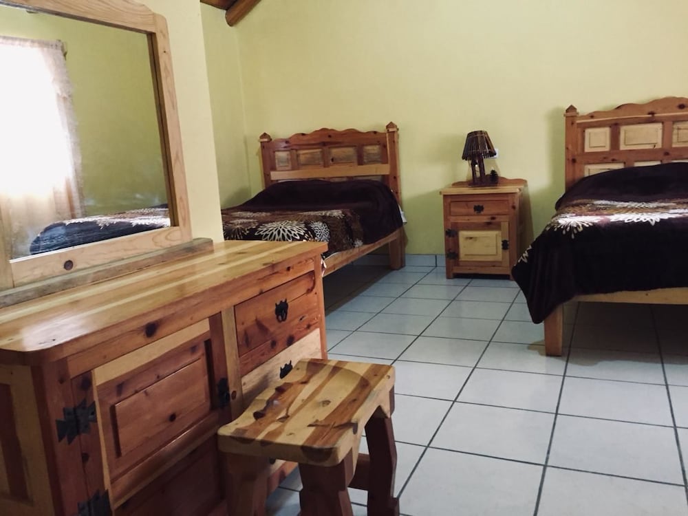 Basic Quadruple Room, 2 Queen Beds photo 3
