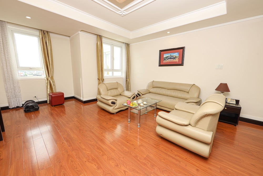 Suite Double (French Wing) - Photo 8