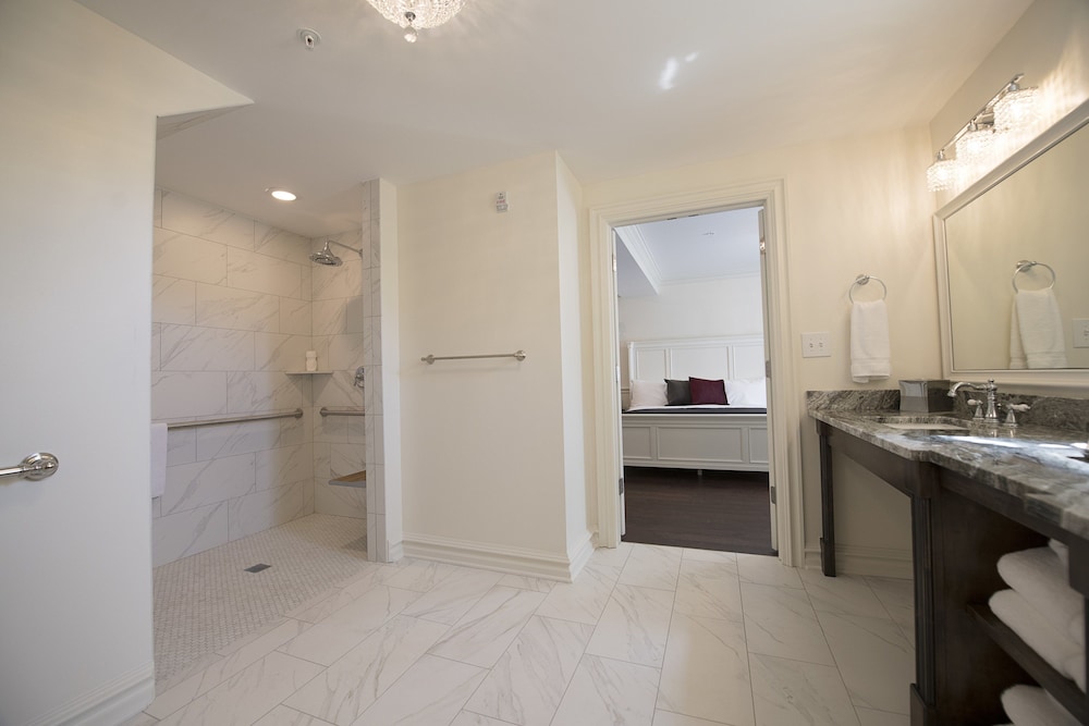Grand Room, Accessible, Non Smoking (Private Bathroom) photo 3