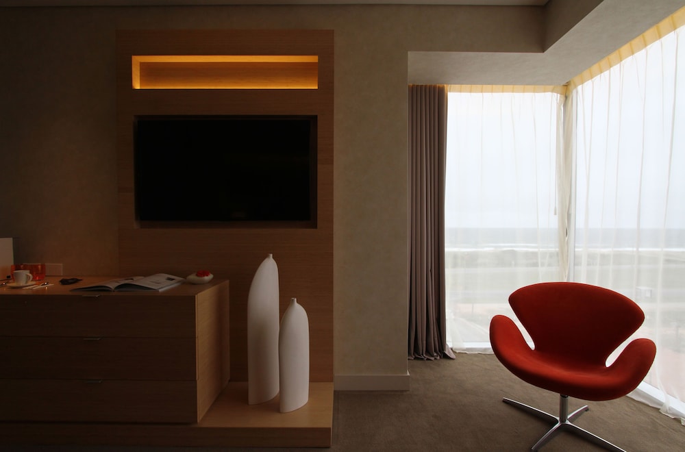 Standard Room, Sea View (Lower Floors) photo 3