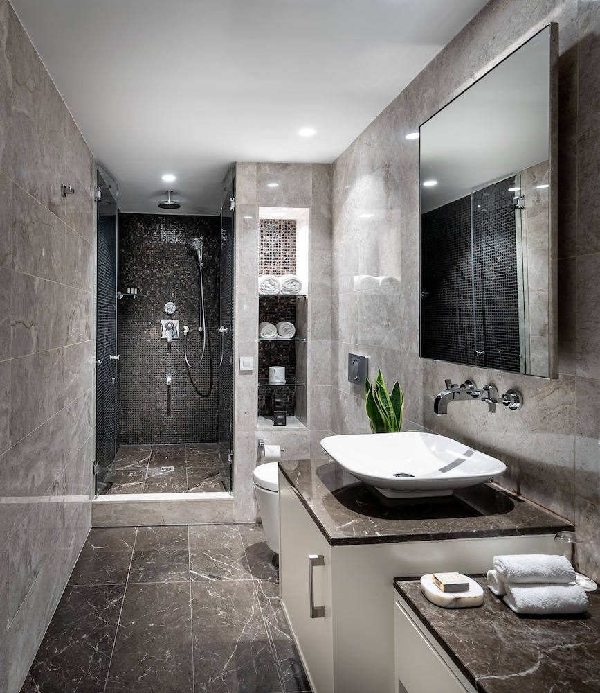 Signature Suite
