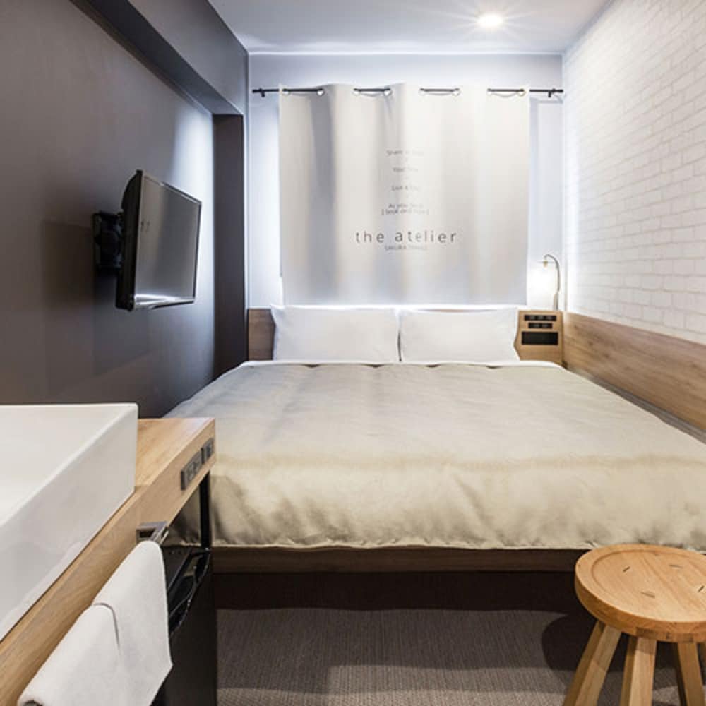 Double Room with Shared Bathroom - Non-Smoking, NO group booking/ more than 2 rooms photo 1