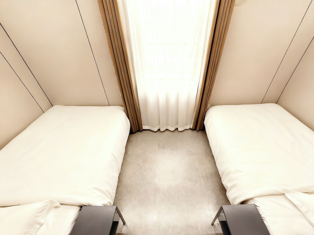 Economy Twin Room, Balcony, Courtyard View