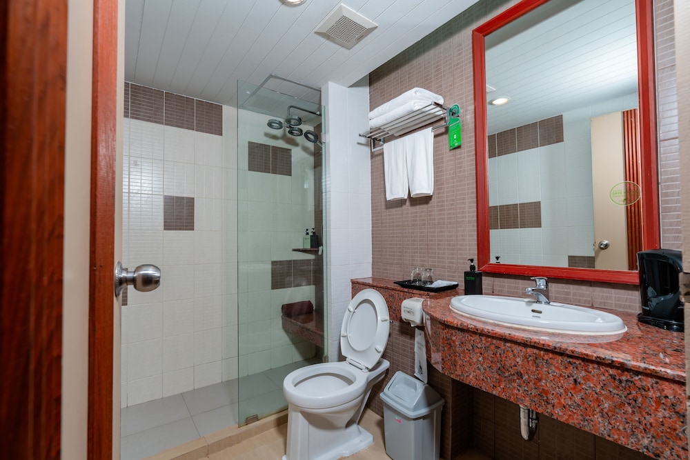 Deluxe Room - Photo 7