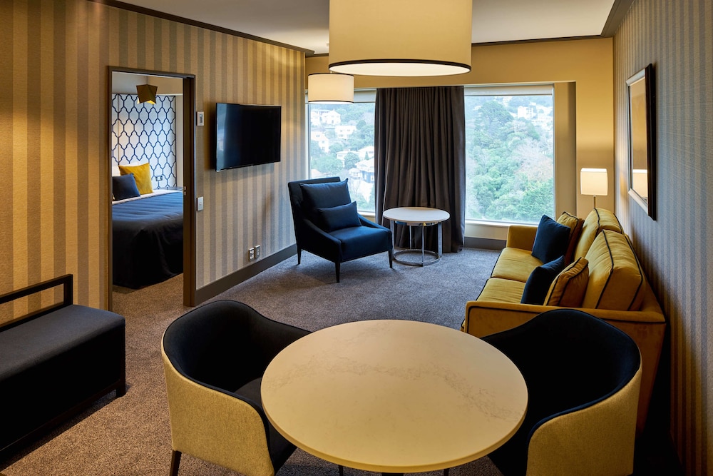 Premier Suite, 1 King Bed - Photo 1