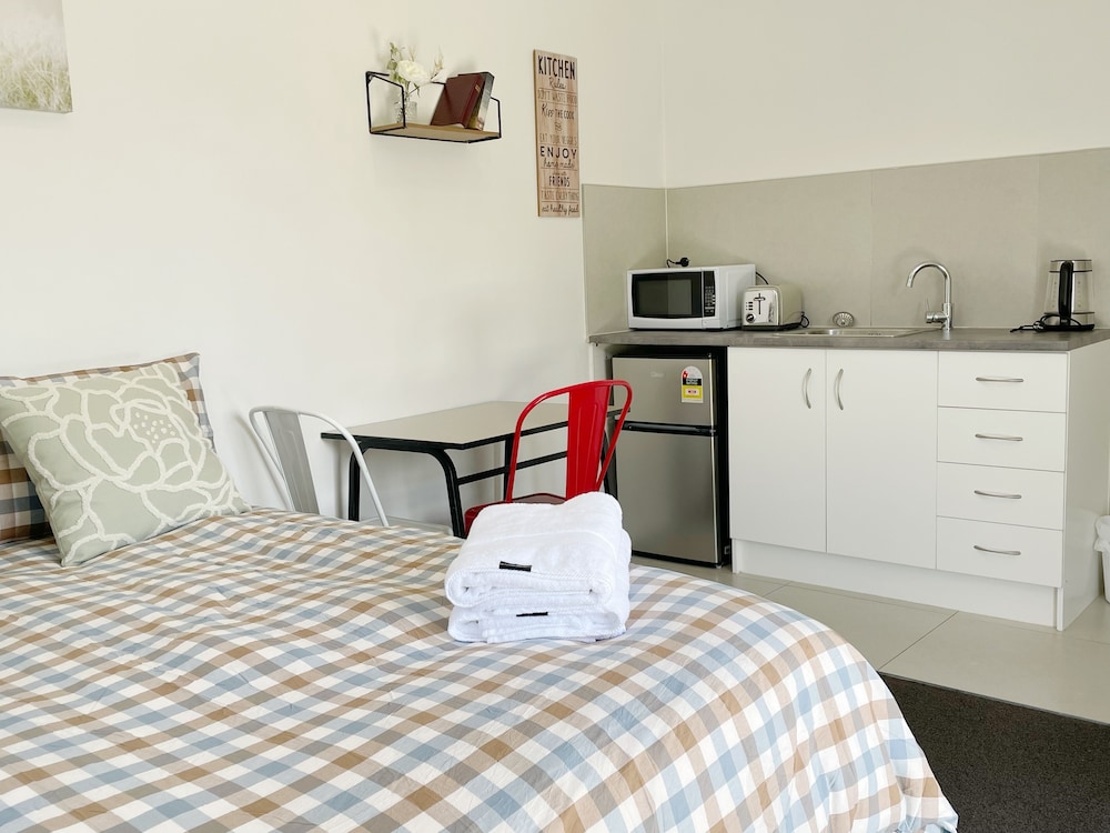 Basic Studio Suite, 1 Double Bed, Non Smoking, Refrigerator