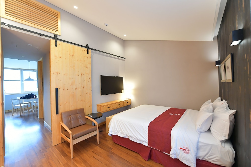 Superior Room, 1 Queen Bed, Non Smoking (1) photo 1