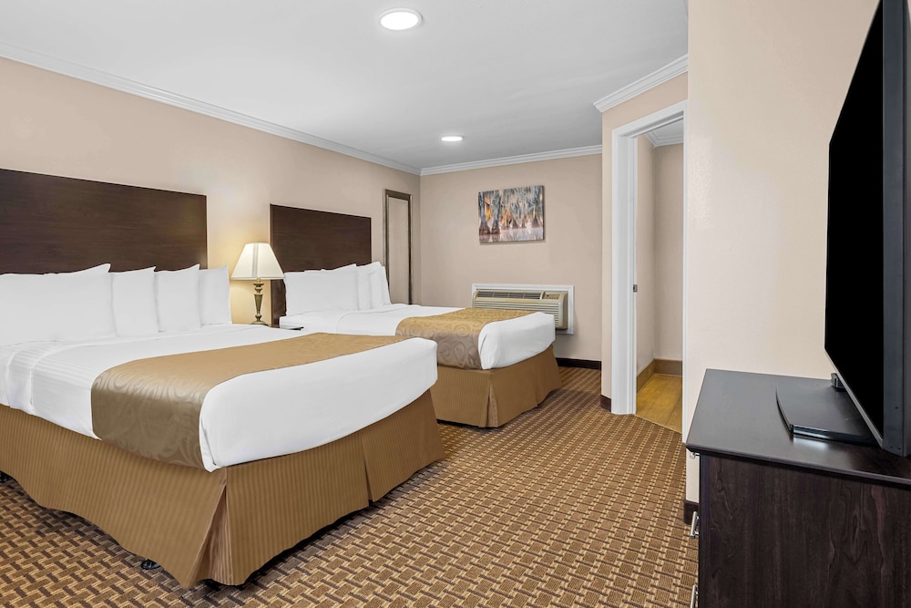 Suite, 2 Queen Beds, Non Smoking, Jetted Tub photo 1