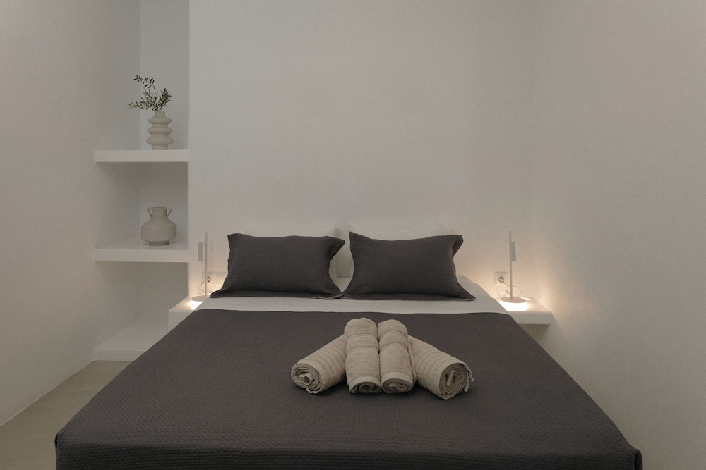 Traditional Apartment, Multiple Beds (Athena I)