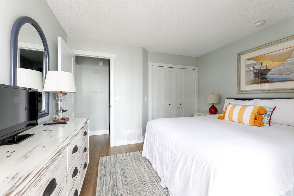 Signature Studio, 1 Queen Bed (2)