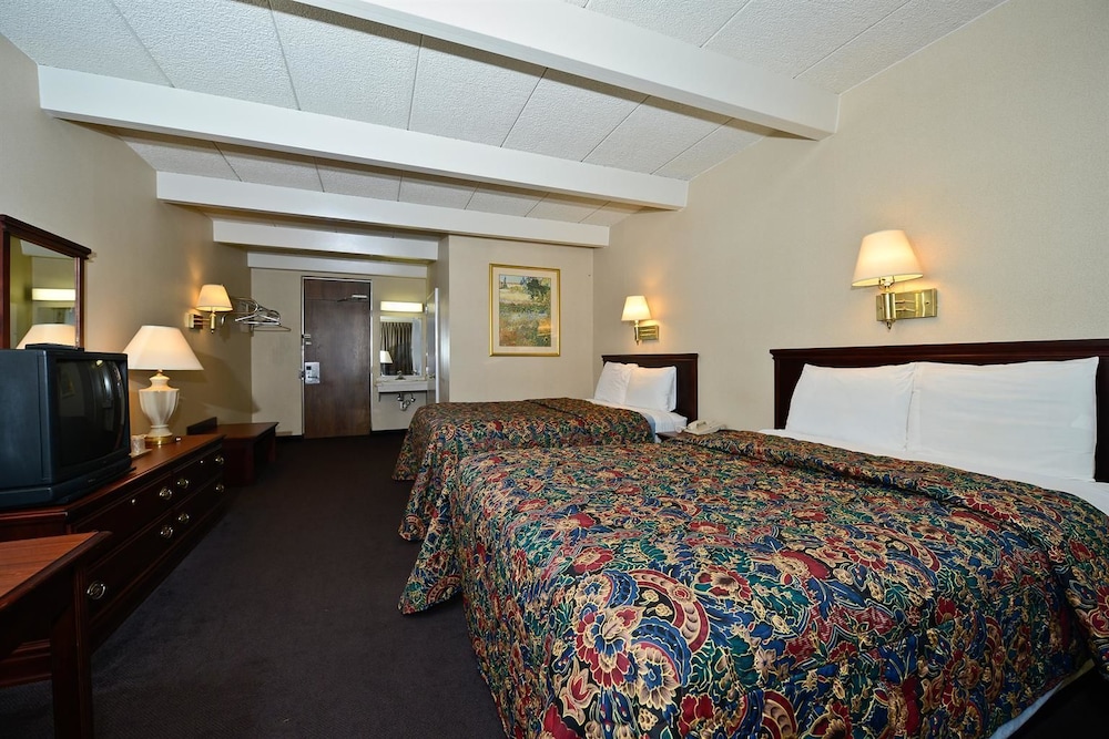 Room, 2 Queen Beds, Non Smoking - Photo 2
