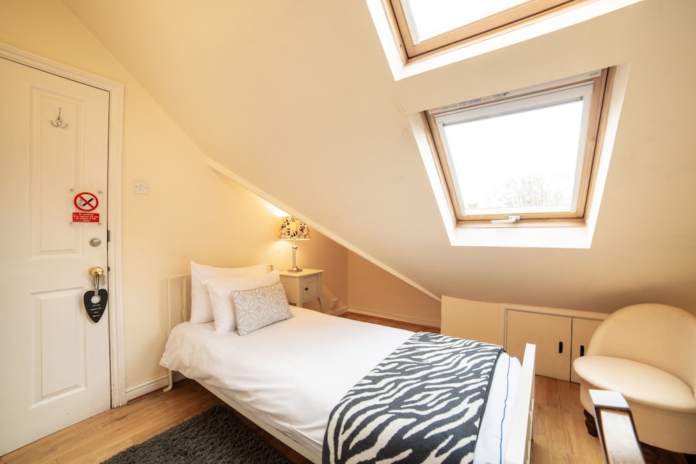 Basic Single Room, 1 Twin Bed (Shared) photo 1
