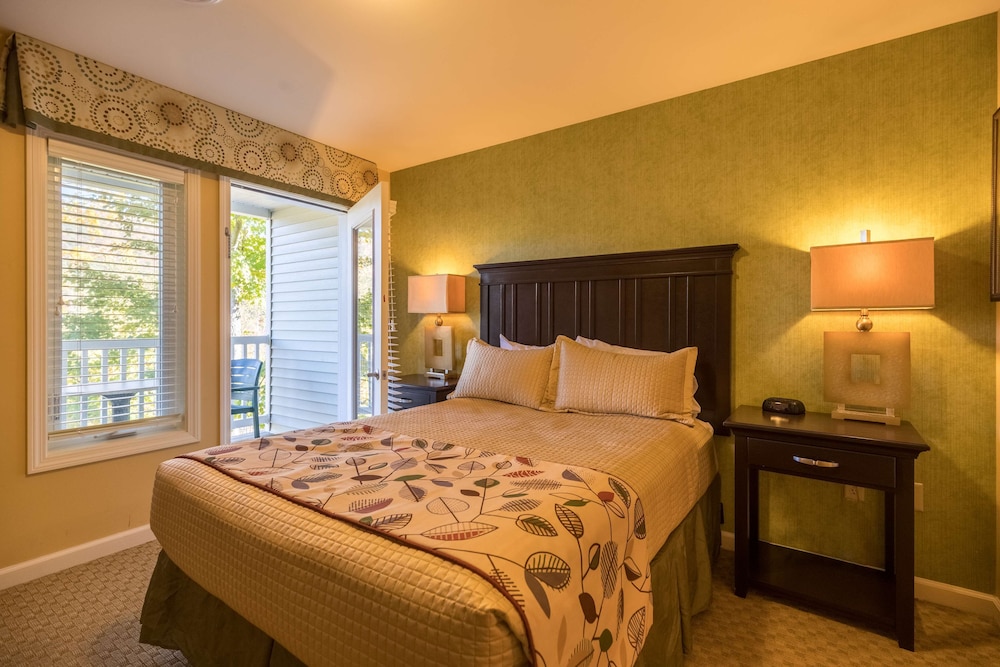 Deluxe King One Bedroom Suite, Nature View photo 2