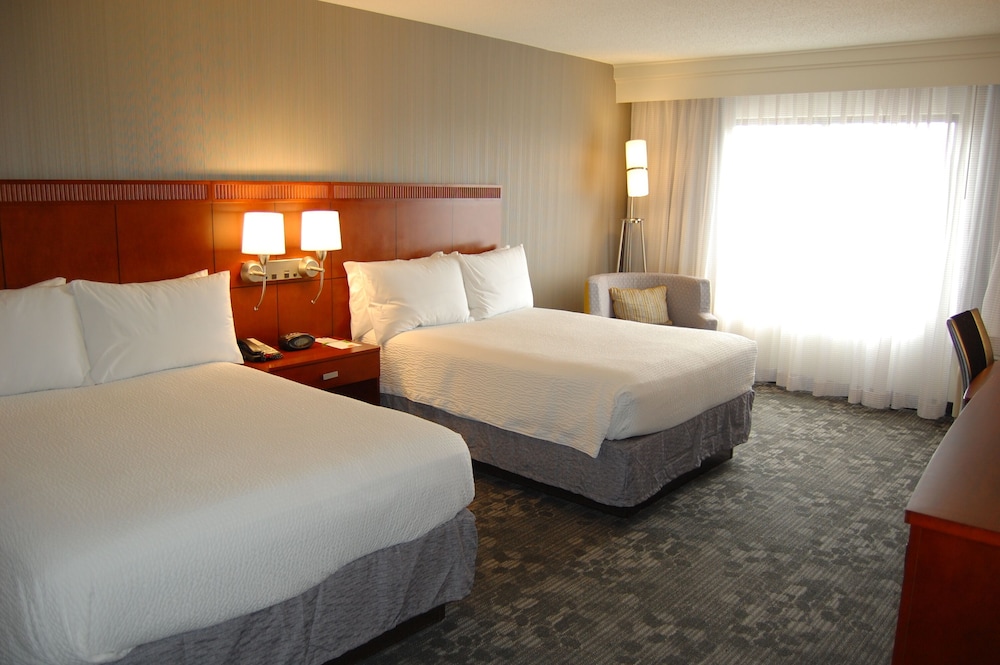 Room, 2 Double Beds (Hearing Accessible) - Photo 2