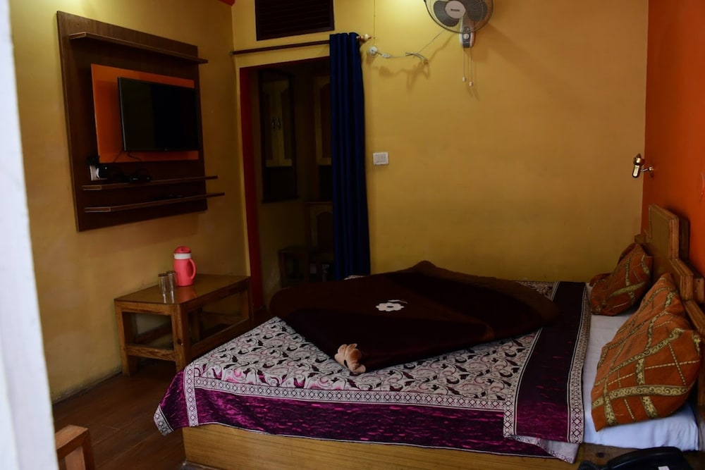 Deluxe Double Room, Multiple Beds photo 3