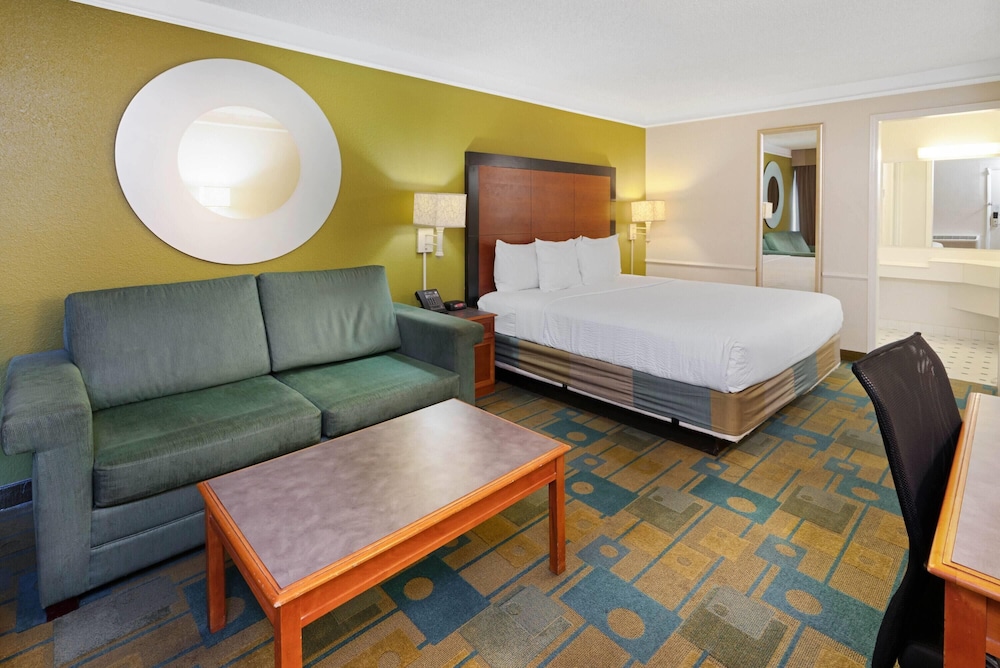 Executive Room, 1 King Bed, Non Smoking - Photo 1