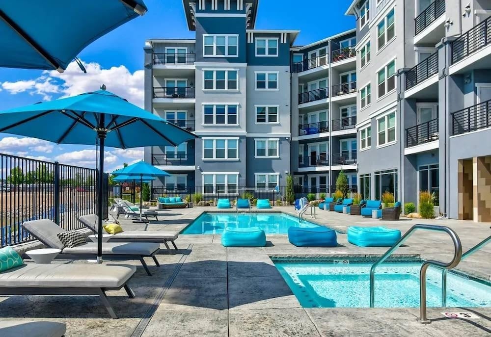 Designer Apt With Jacuzzi Pool Mountain Views, Bilde 15