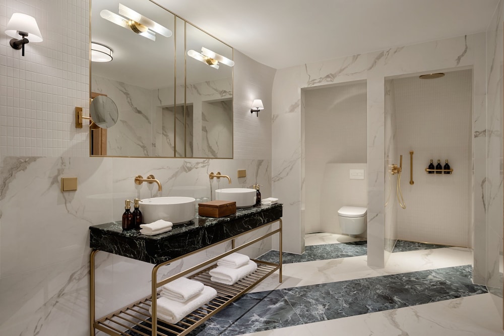 Heritage Junior Suite King - Photo 4