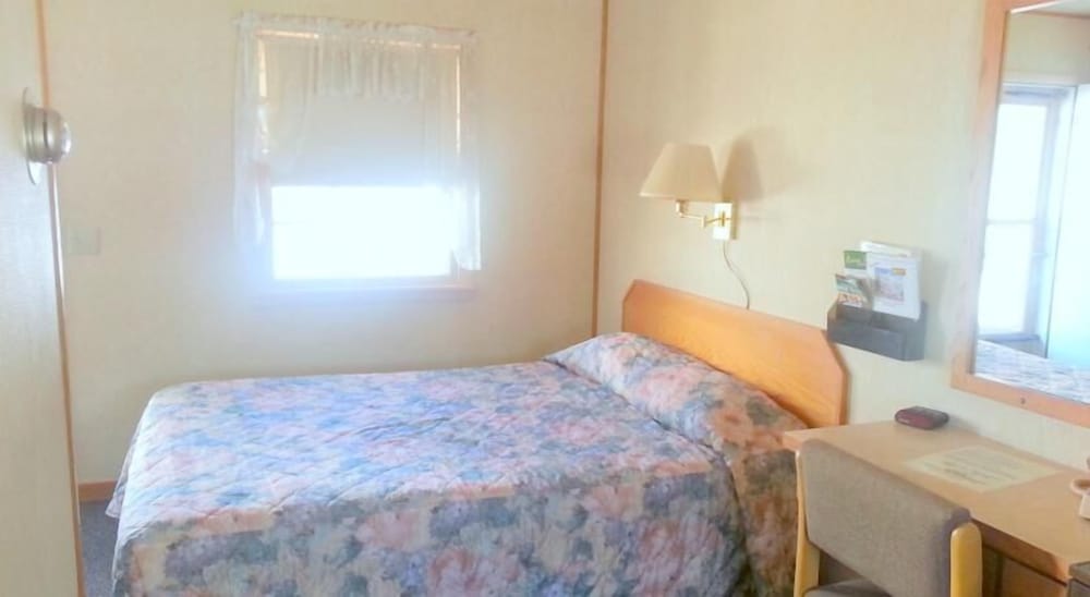 Standard Single Room, 1 Queen Bed, Non Smoking photo 1
