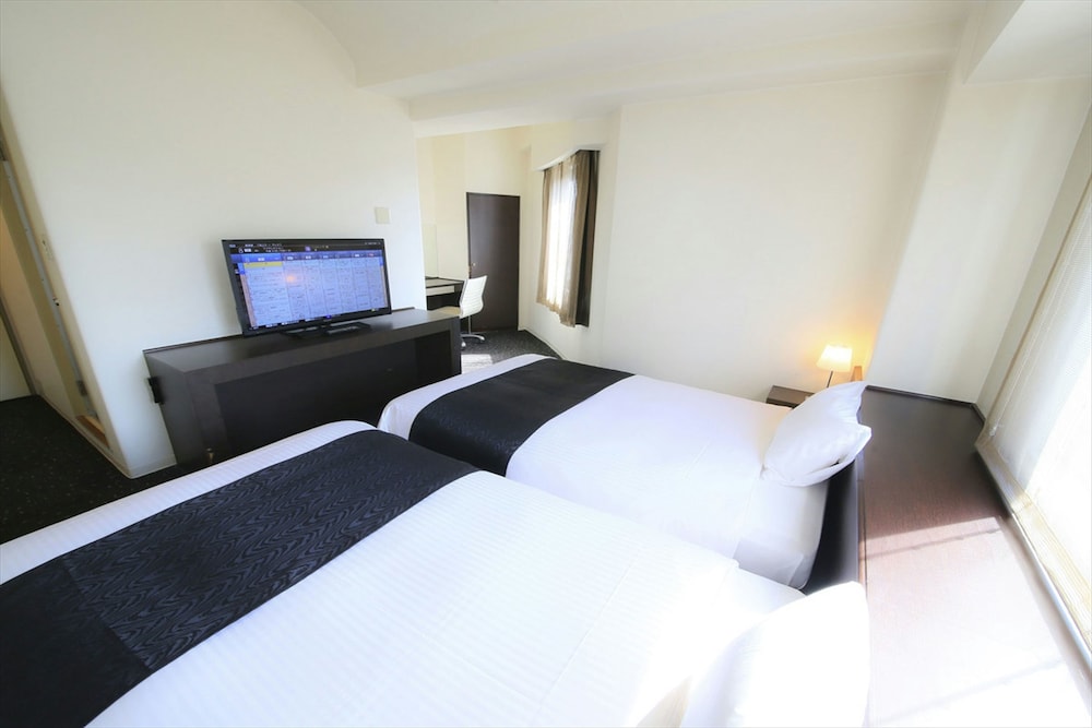 Standard Twin Room, 2 Bedrooms, Non Smoking, Refrigerator photo 1