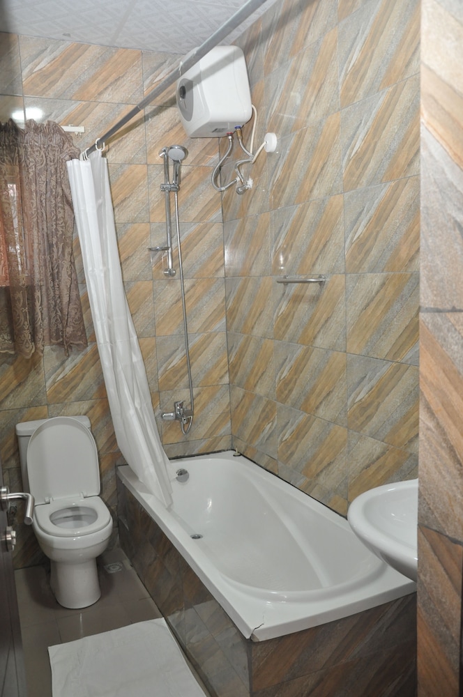 Deluxe Single Room, 1 Queen Bed photo 2
