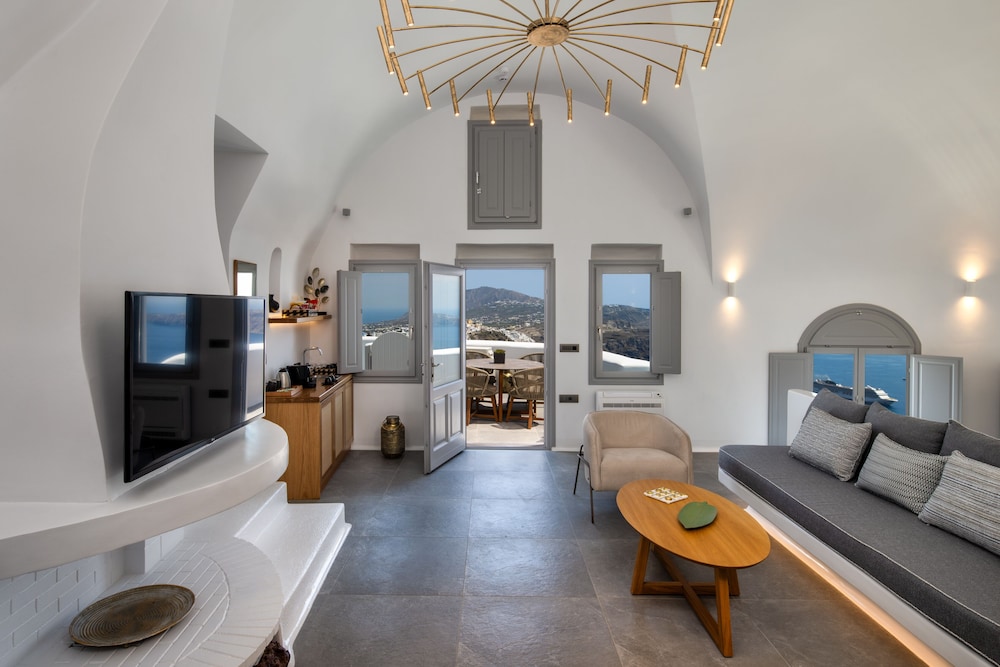 Grand Suite with private pool - Photo 11