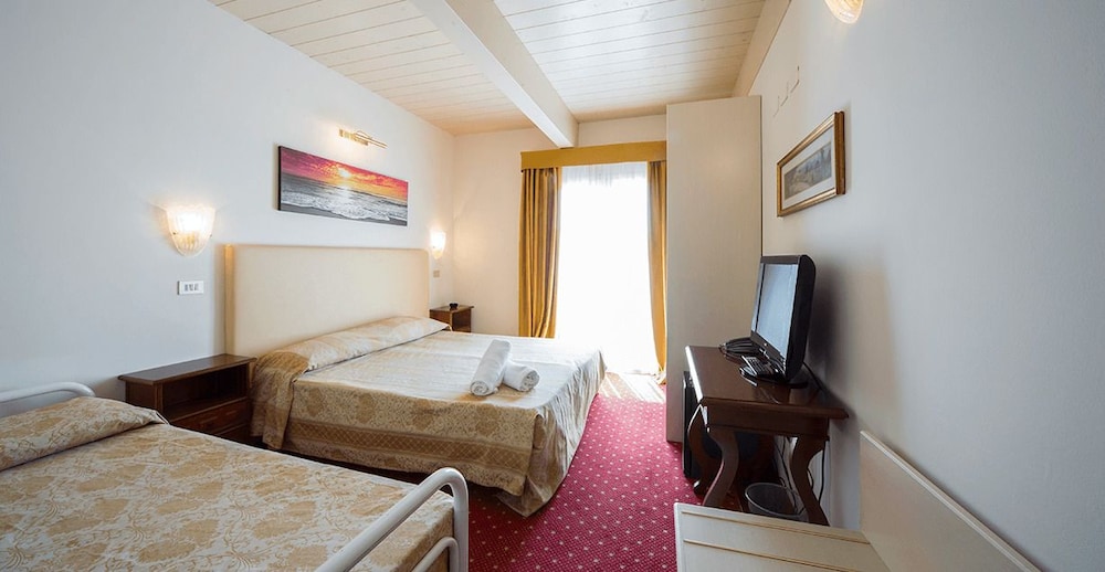 Triple Room, Balcony