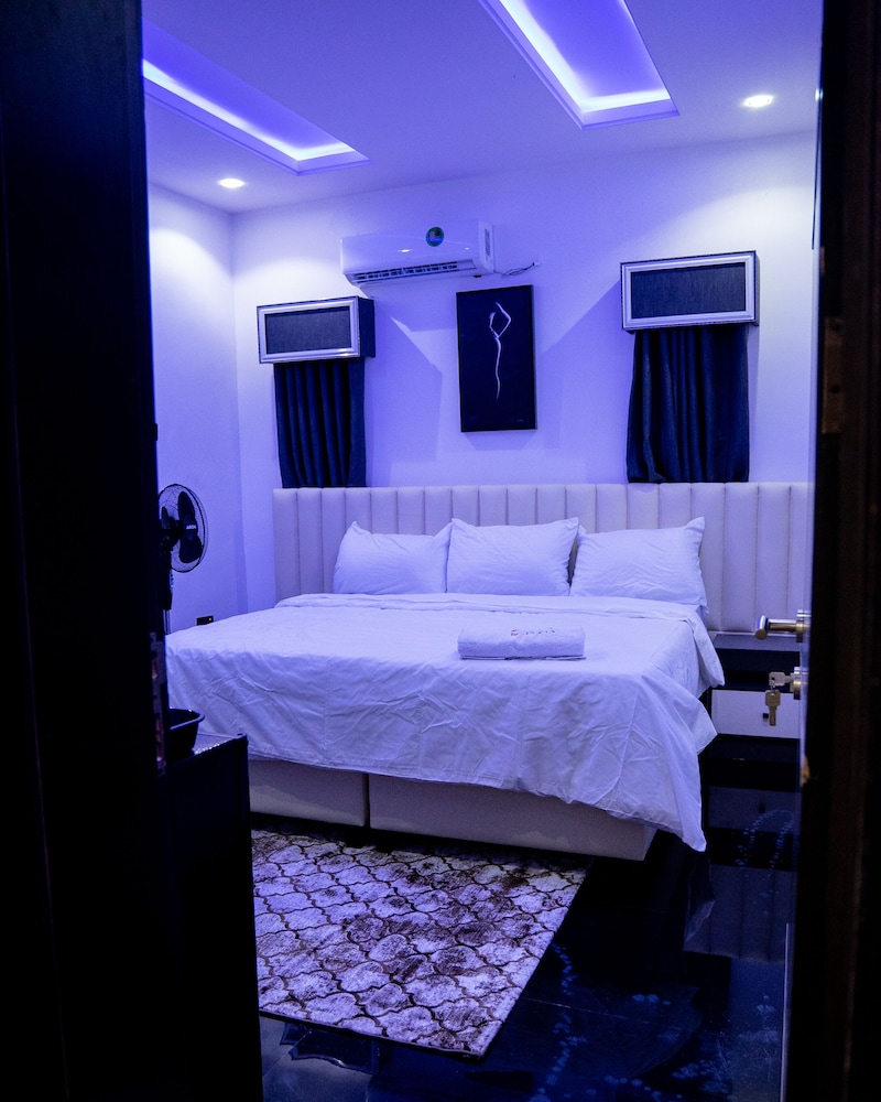 Apartment photo 1