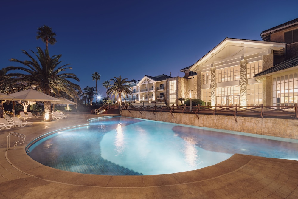 [Heated Pool PKG] Family Corner - Chicken + Beer for 2 + Cabana 2 hours