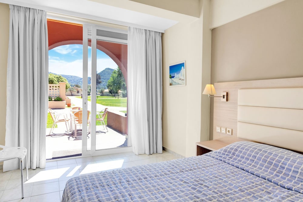 Chambre Familiale, vue jardin (Superior)