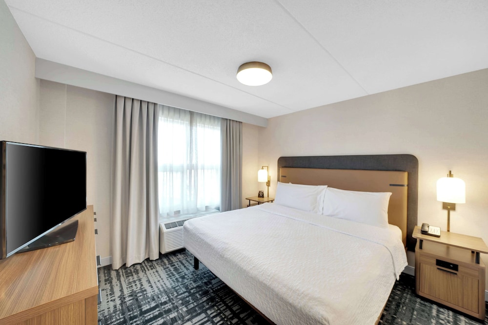 Suite, 1 King Bed, Non Smoking - Photo 2