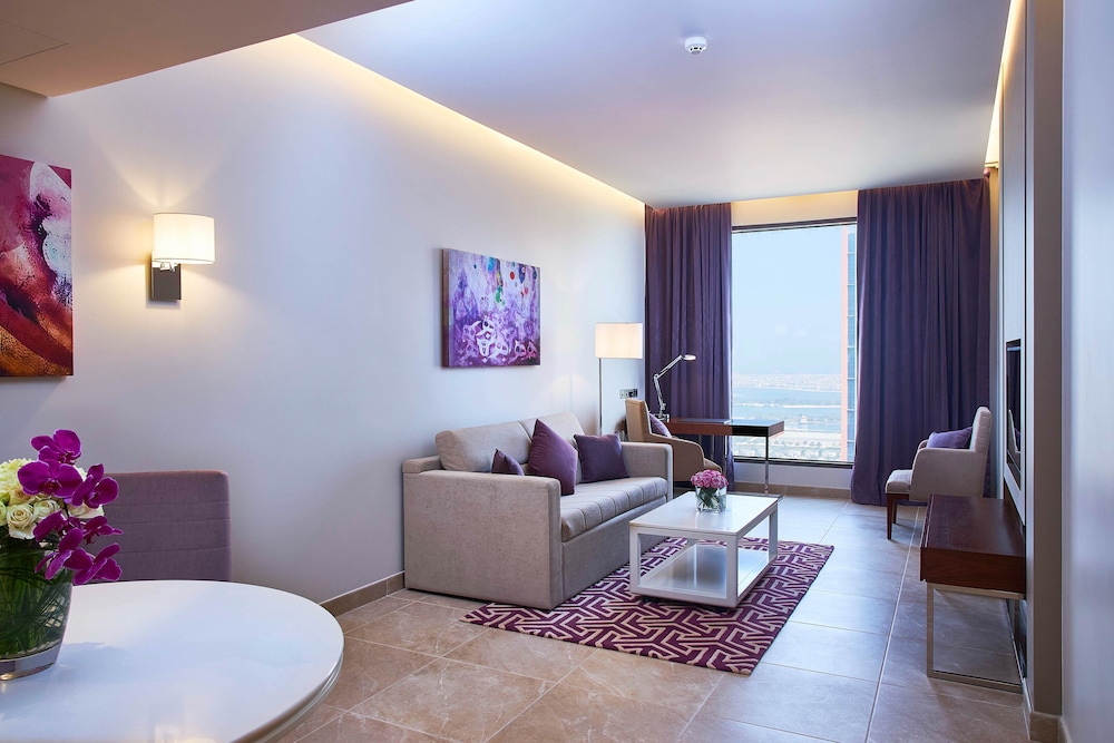 One-Bedroom Suite City View Twin Bed with Free Shuttle Beach Transfer, Next to Metro Station photo 3