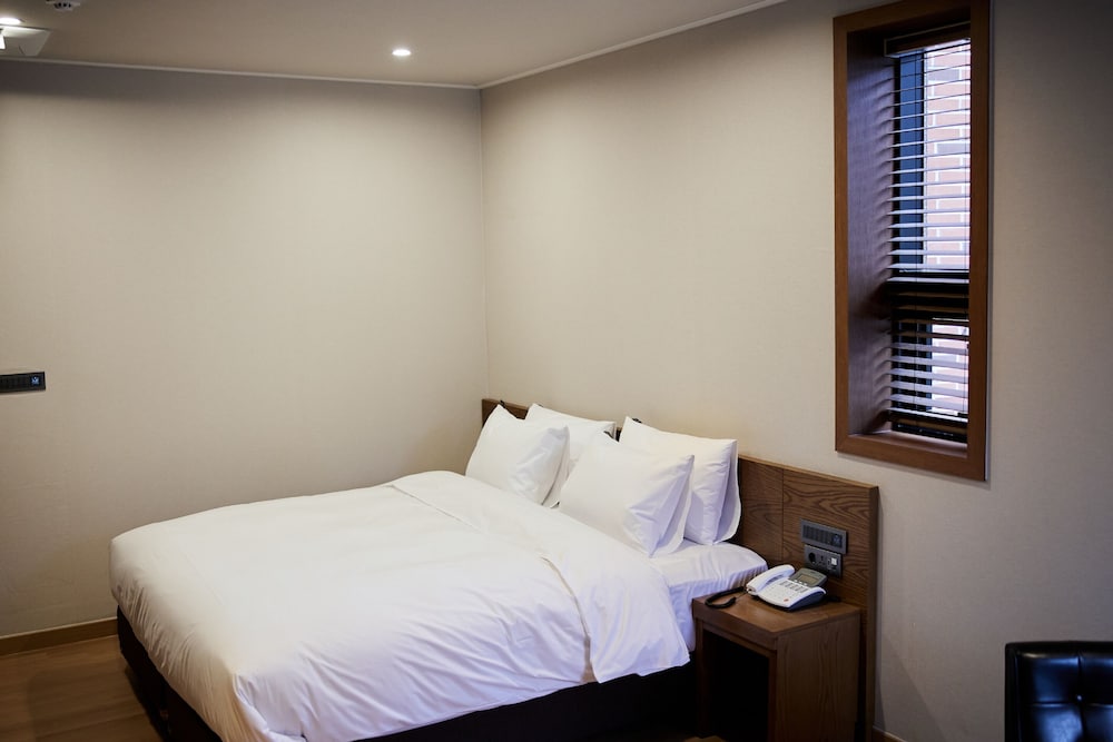 Premium Deluxe Room - Photo 7