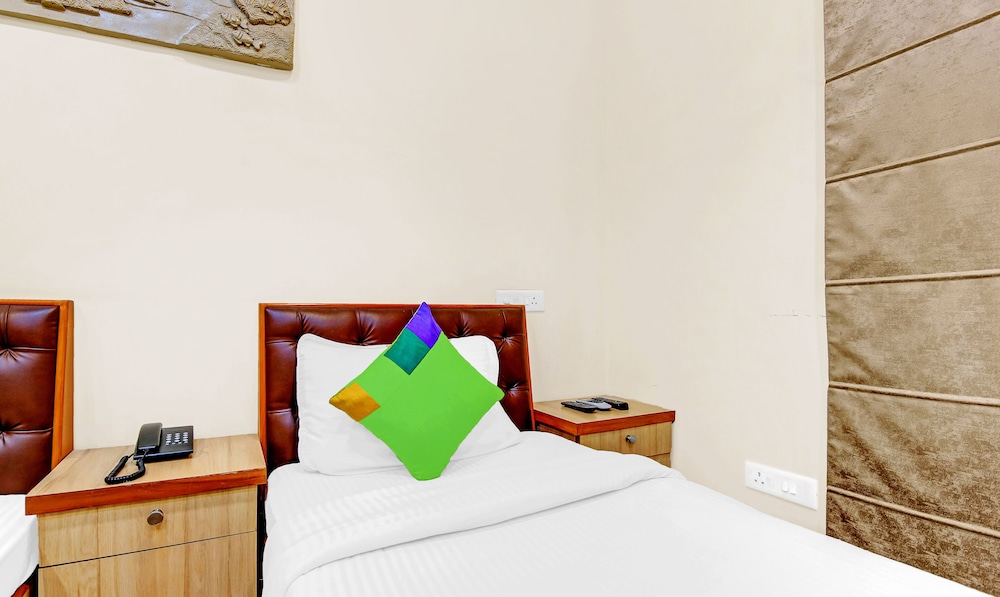 Deluxe Room - Photo 17