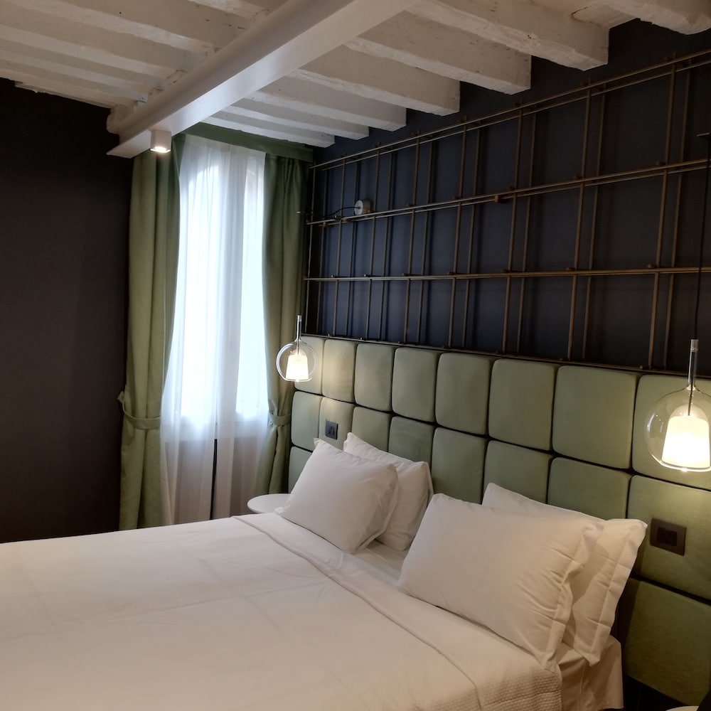 Exclusive Triple Room, Multiple Beds, Non Smoking, Canal View photo 3