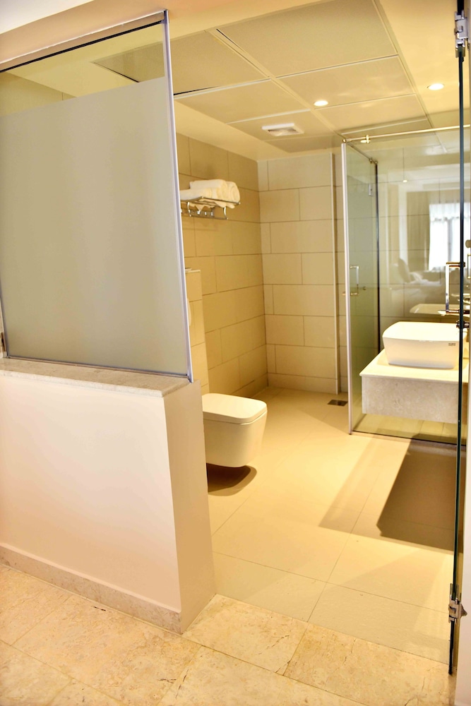 Standard Room, 1 King Bed, Non Smoking (Aircondition) - Photo 8