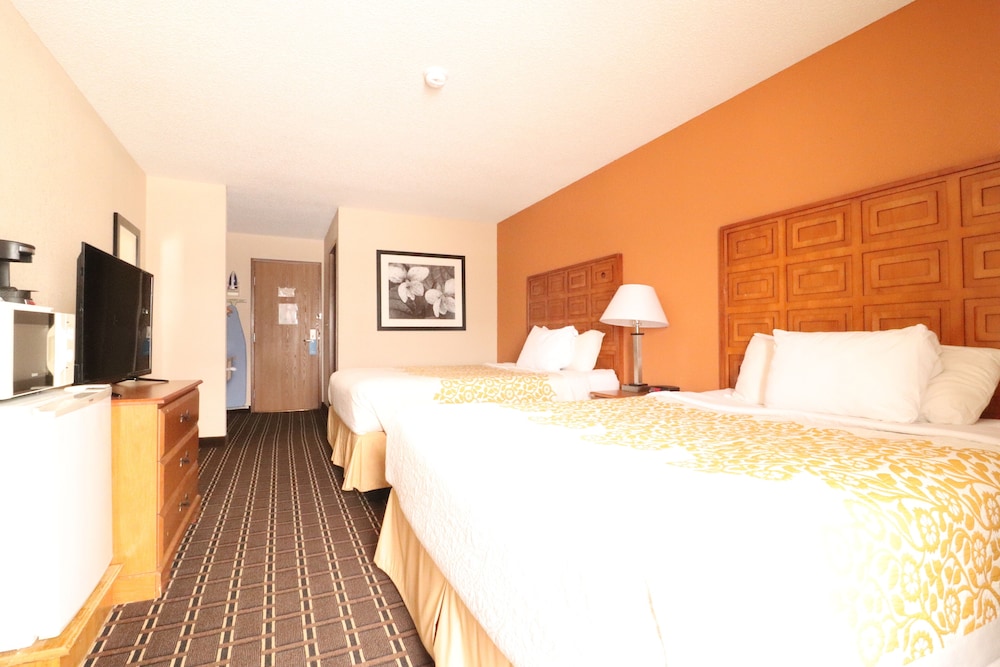 Standard Room, 2 Queen Beds, Non Smoking (Microwave & Fridge) - Photo 3
