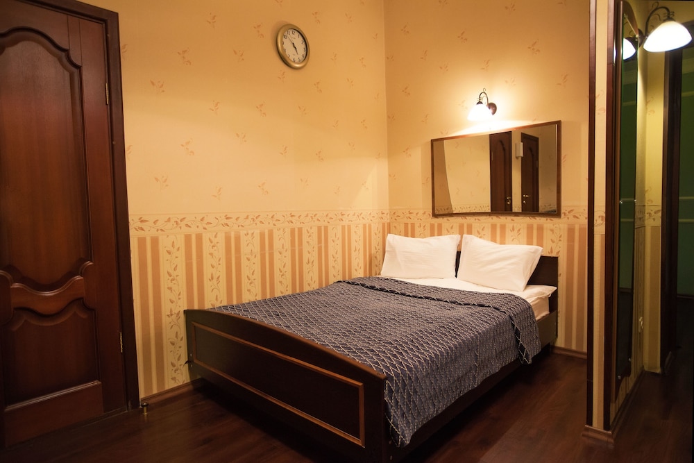 Economy Double Room, No Windows photo 3