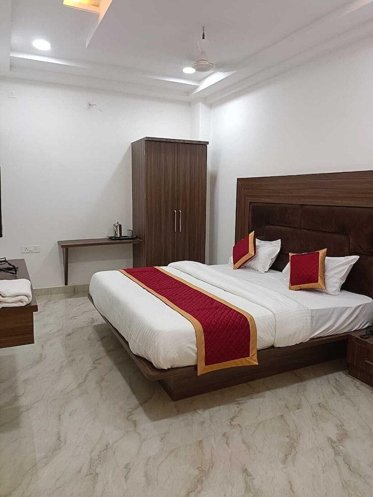 Deluxe Room - Photo 3