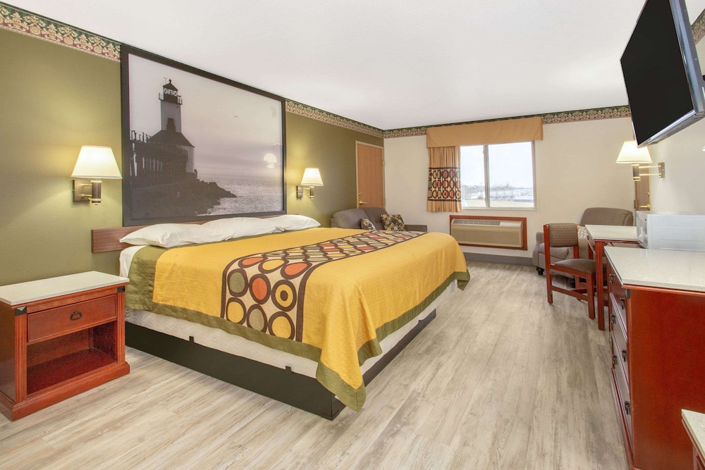 Suite, 1 King Bed, Non Smoking - Photo 1
