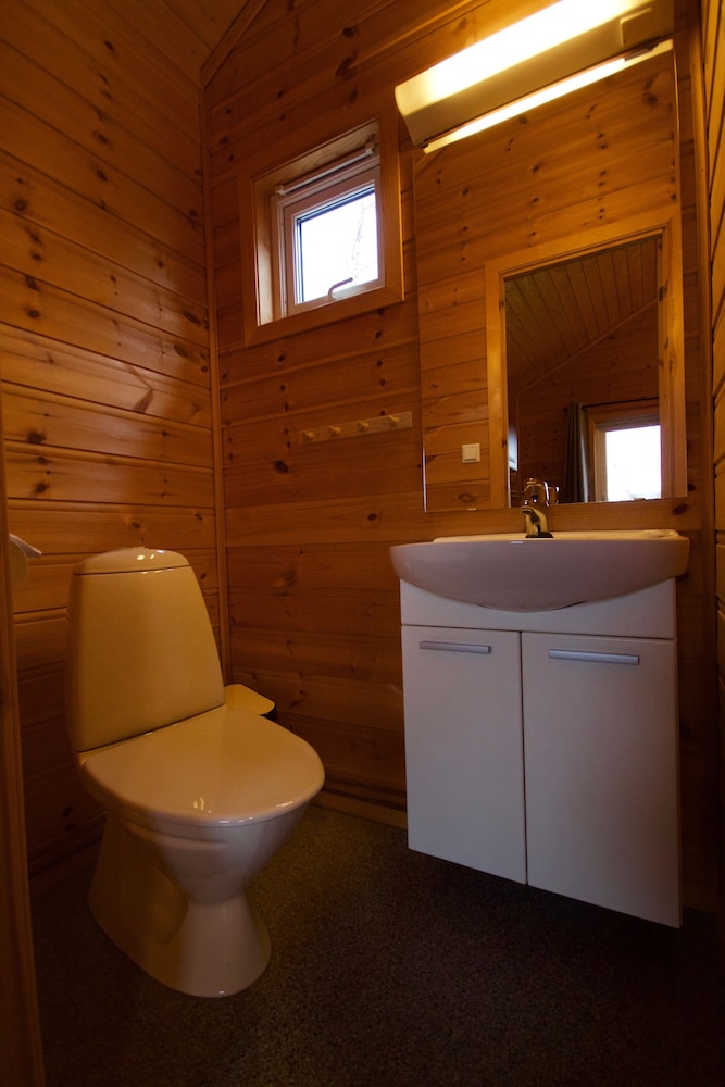 Cabin (9 - 10 shared shower) photo 2
