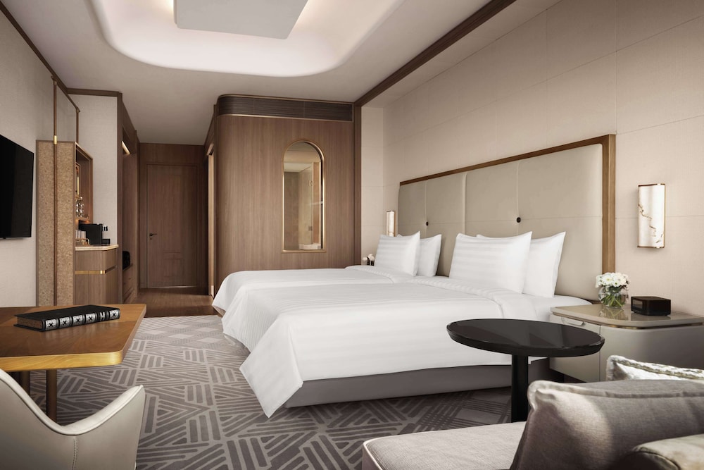 Club Twin Room, City View (Horizon) - Photo 1