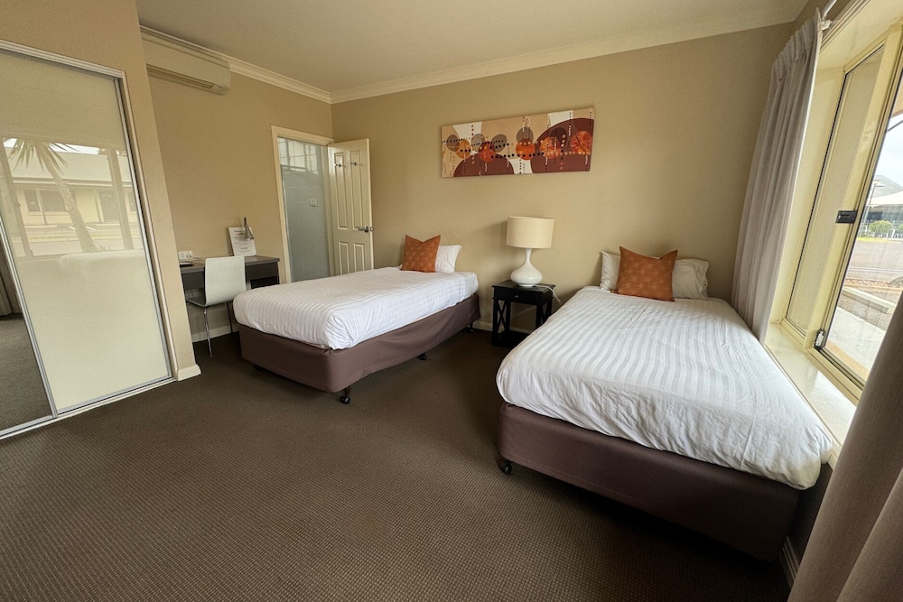 Family Suite, 2 Bedrooms (Interconnecting Family) photo 1