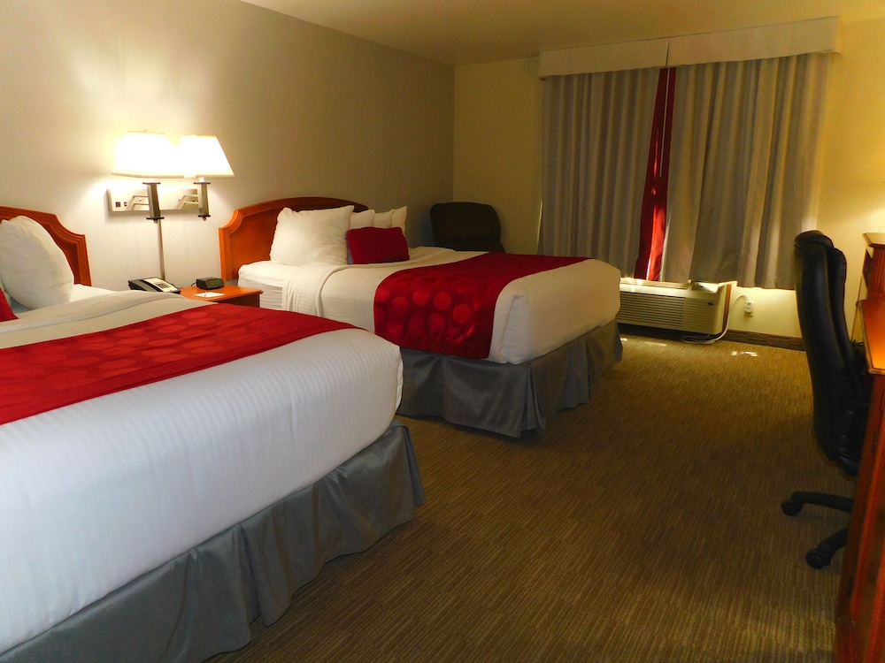 Deluxe Room, 2 Queen Beds, Smoking - Photo 1