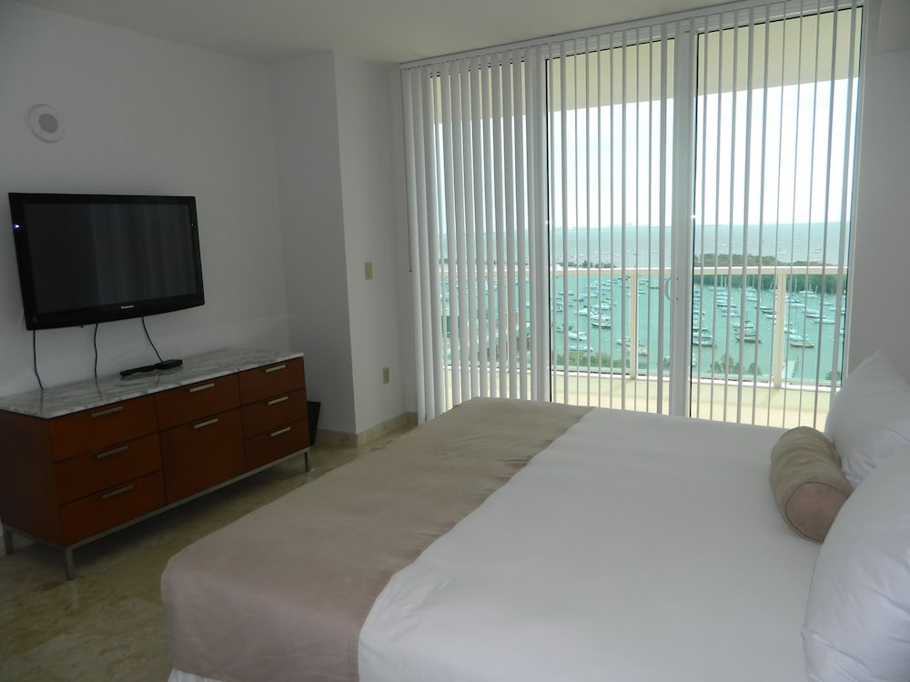Suite, Balcony, Bay View (Living Room) photo 2