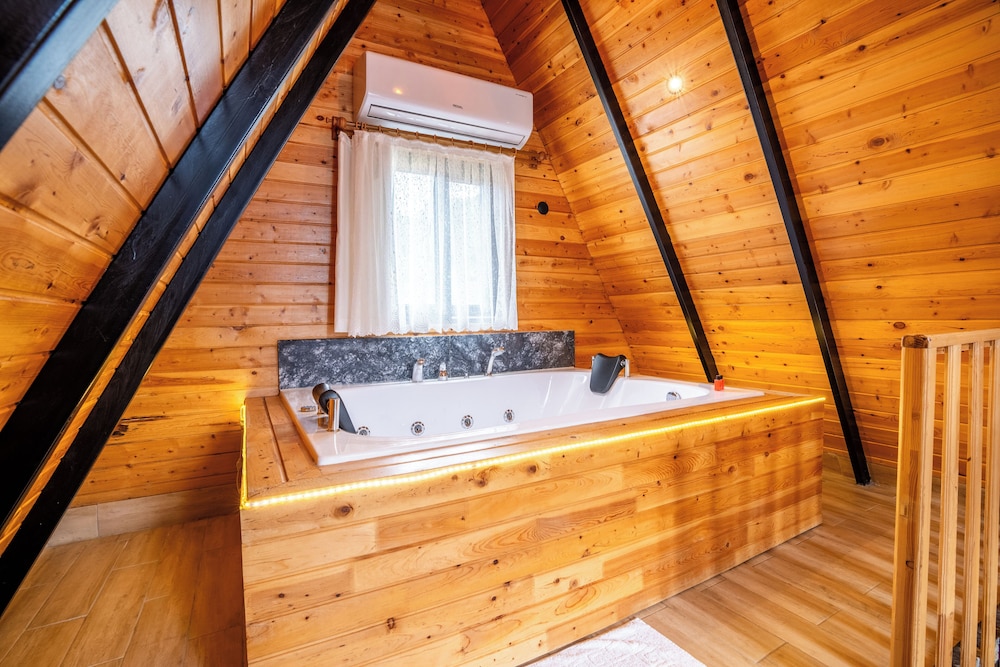 Deluxe Bungalow - Photo 23