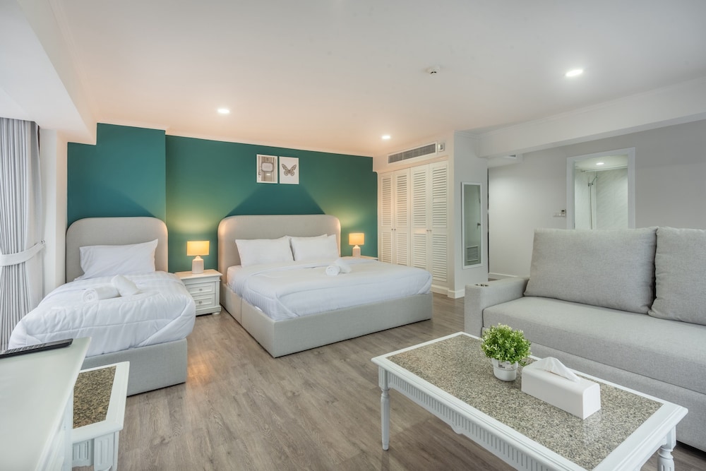 Premium Triple Room, City View photo 3