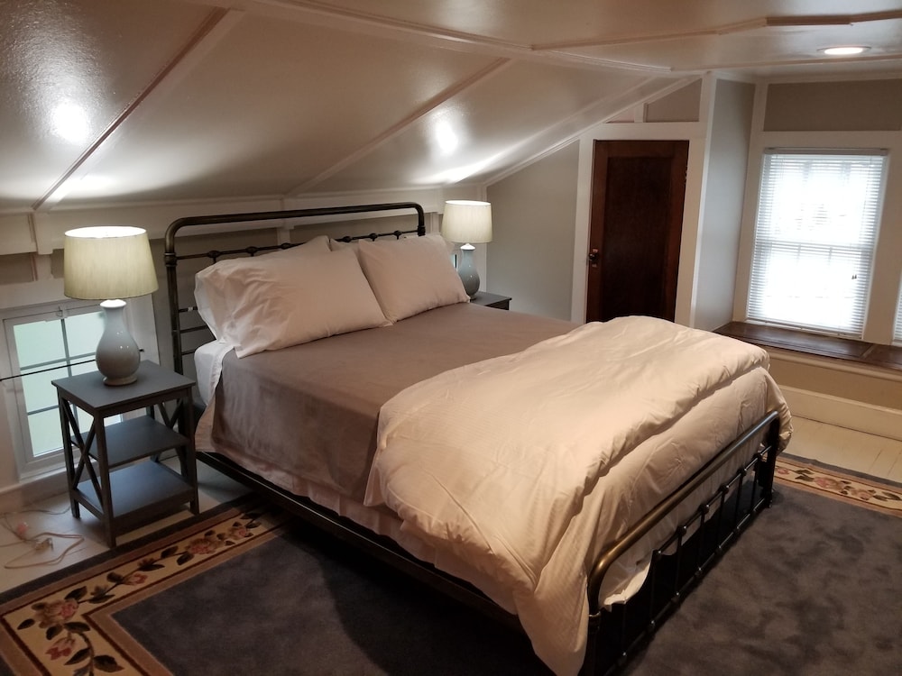 Deluxe House, 3 Bedrooms, 2 Bathrooms photo 3