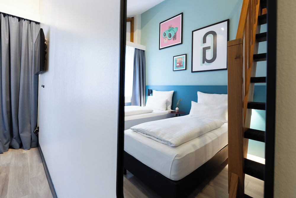 Standard Loft, 2 Twin Beds photo 2