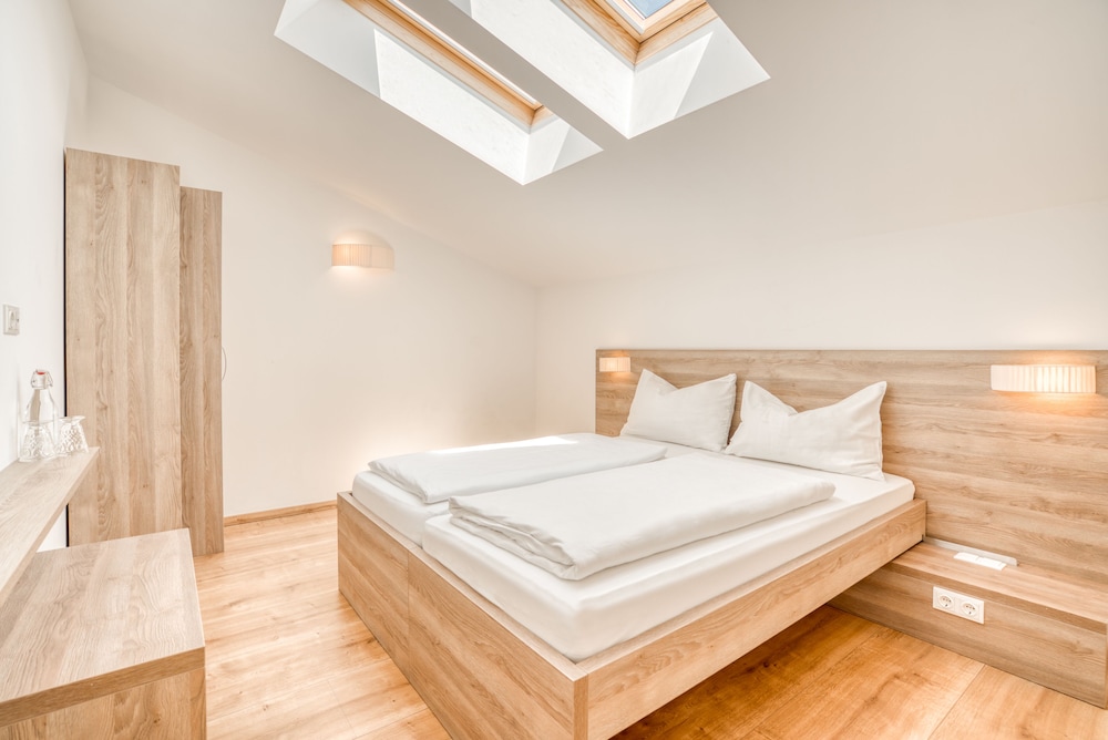 Apartment, 3 Bedrooms, 2 Bathrooms, Mountainside photo 2